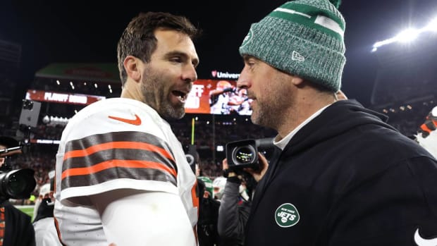 Joe Flacco speaks with Aaron Rodgers after a game.